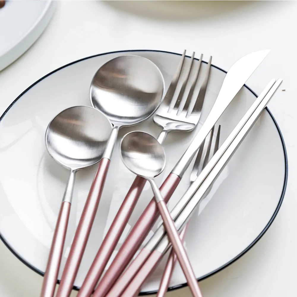 18 Piece Cutlery Set