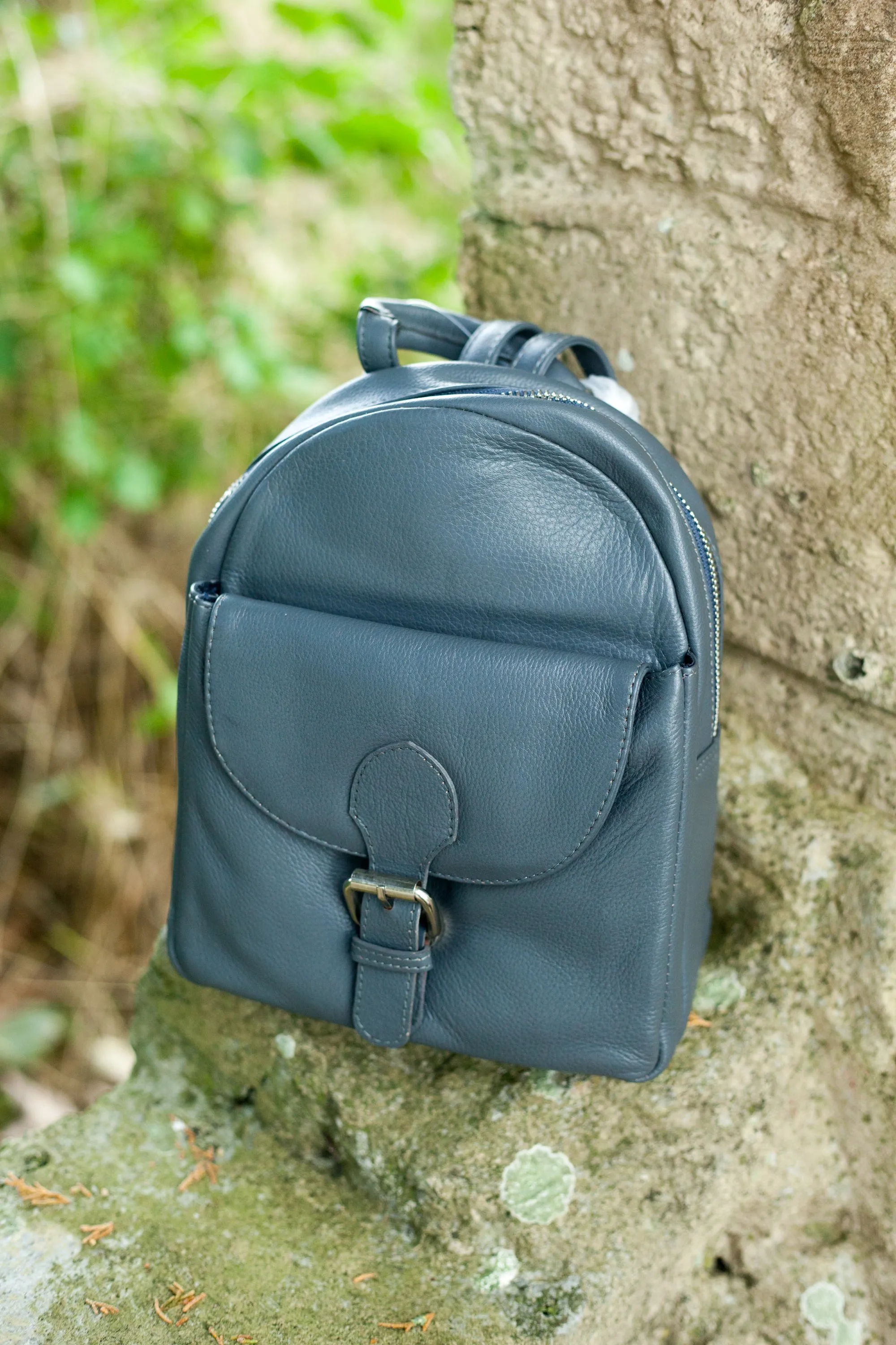 REYA - NEW  GENUINE LEATHER SMALL/MEDIUM VERA TUCCI CONVERTIBLE BACKPACK